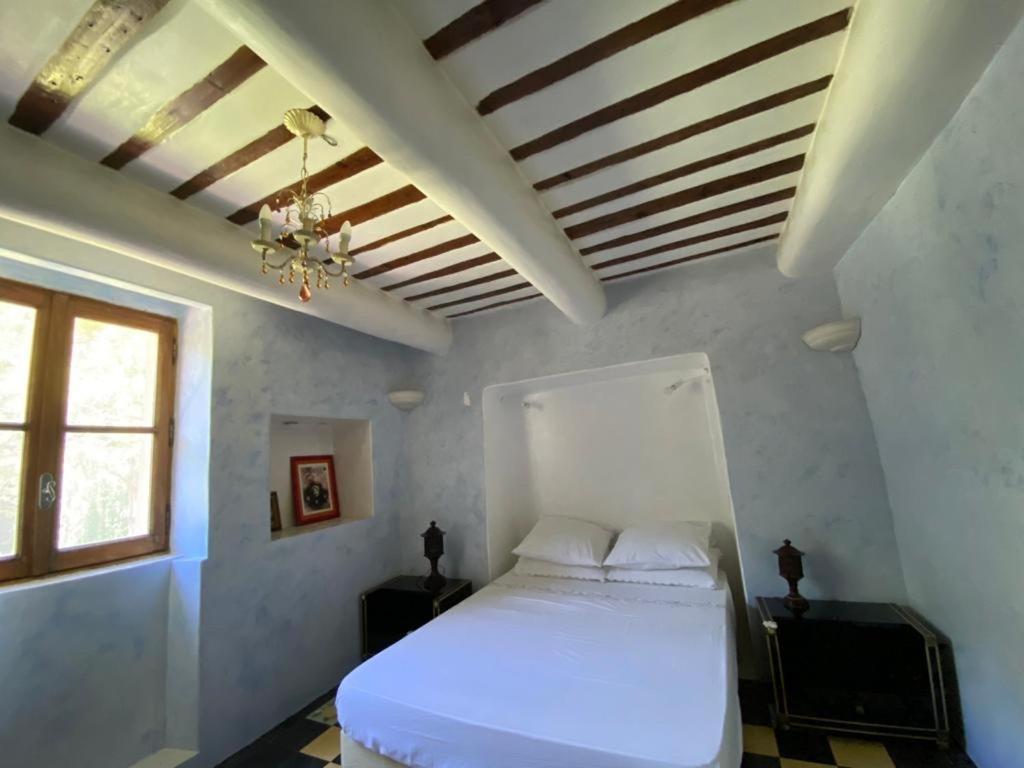 Maison D'Hotes, Superbe Et Spacieuse ,Dans Un Cadre Charmant Calme Et Verdoyant Pernes-les-Fontaines Luaran gambar